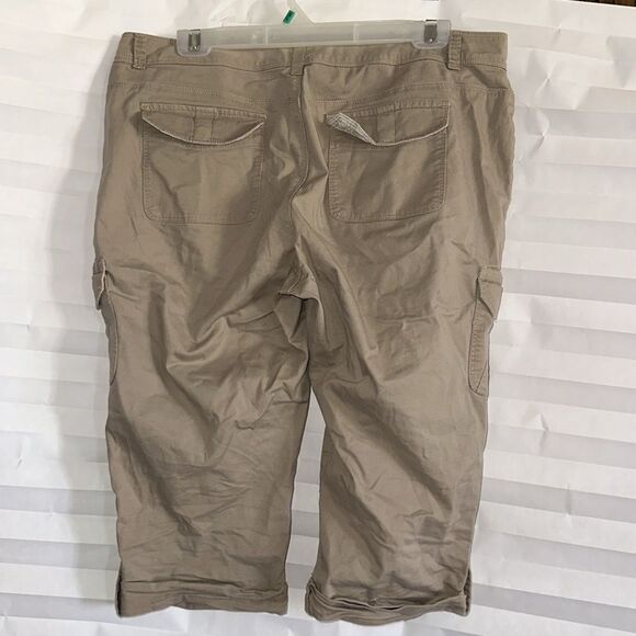 Gloria Vanderbilt Khaki Women's Capri Length Cargo Pants Size 12P - Picture 2 of 4